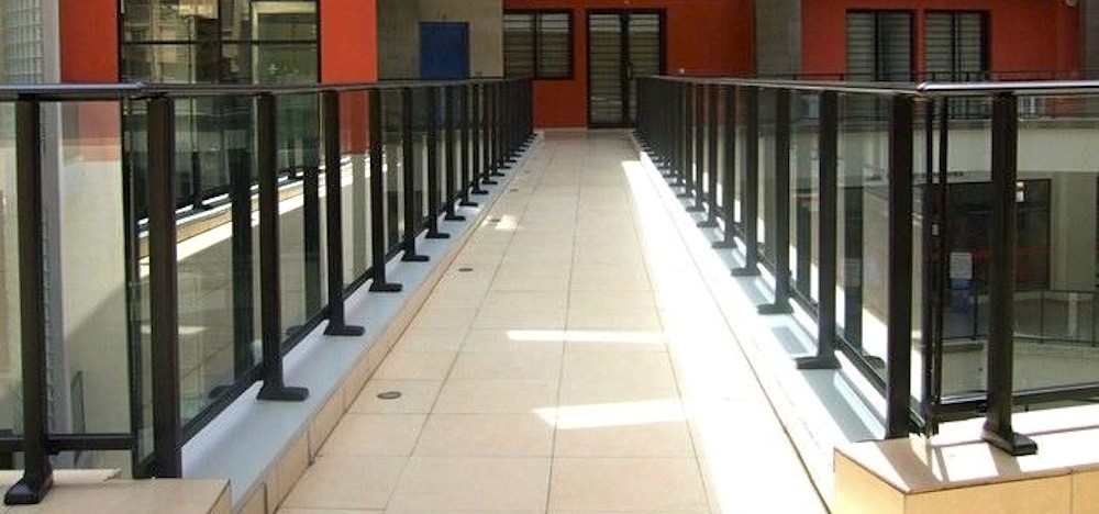 Garde-corp barreaudage alu